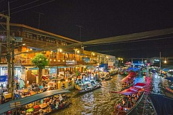 ตลาดน้ำอัมพวา